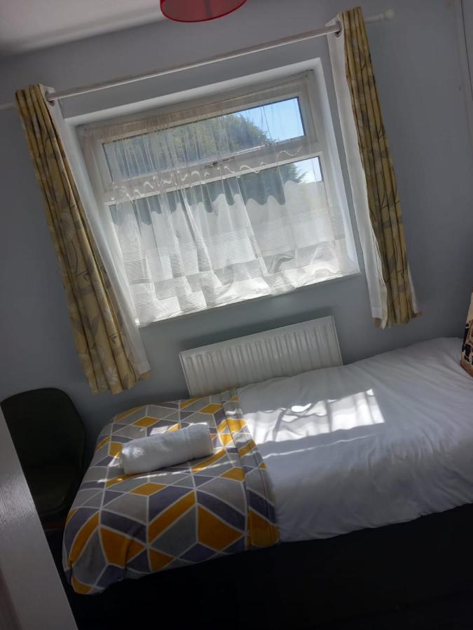 Penllech House - Huku Kwetu Notts - 3 Bedroom Spacious Lovely And Cosy With A Free Parking- Affordable And Suitable To Group Business Travellers 诺丁汉 外观 照片