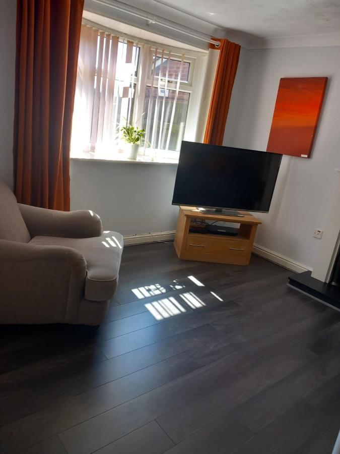 Penllech House - Huku Kwetu Notts - 3 Bedroom Spacious Lovely And Cosy With A Free Parking- Affordable And Suitable To Group Business Travellers 诺丁汉 外观 照片