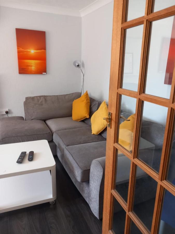 Penllech House - Huku Kwetu Notts - 3 Bedroom Spacious Lovely And Cosy With A Free Parking- Affordable And Suitable To Group Business Travellers 诺丁汉 外观 照片