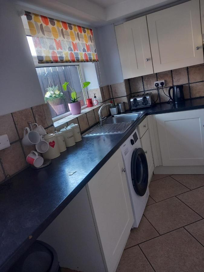 Penllech House - Huku Kwetu Notts - 3 Bedroom Spacious Lovely And Cosy With A Free Parking- Affordable And Suitable To Group Business Travellers 诺丁汉 外观 照片