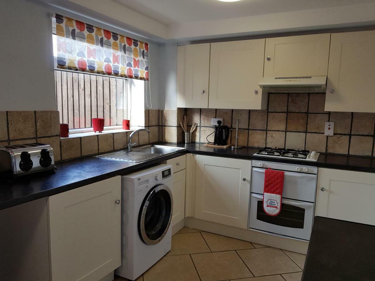Penllech House - Huku Kwetu Notts - 3 Bedroom Spacious Lovely And Cosy With A Free Parking- Affordable And Suitable To Group Business Travellers 诺丁汉 外观 照片