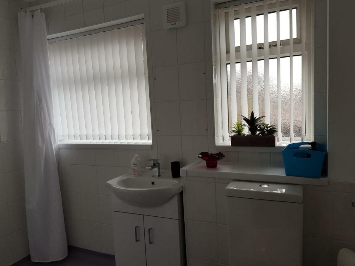 Penllech House - Huku Kwetu Notts - 3 Bedroom Spacious Lovely And Cosy With A Free Parking- Affordable And Suitable To Group Business Travellers 诺丁汉 外观 照片