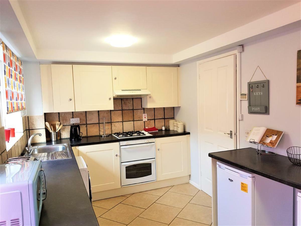 Penllech House - Huku Kwetu Notts - 3 Bedroom Spacious Lovely And Cosy With A Free Parking- Affordable And Suitable To Group Business Travellers 诺丁汉 外观 照片