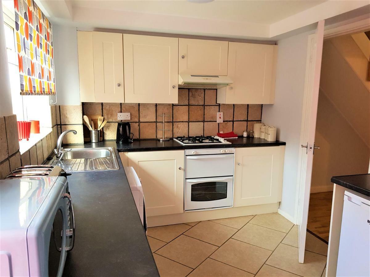 Penllech House - Huku Kwetu Notts - 3 Bedroom Spacious Lovely And Cosy With A Free Parking- Affordable And Suitable To Group Business Travellers 诺丁汉 外观 照片