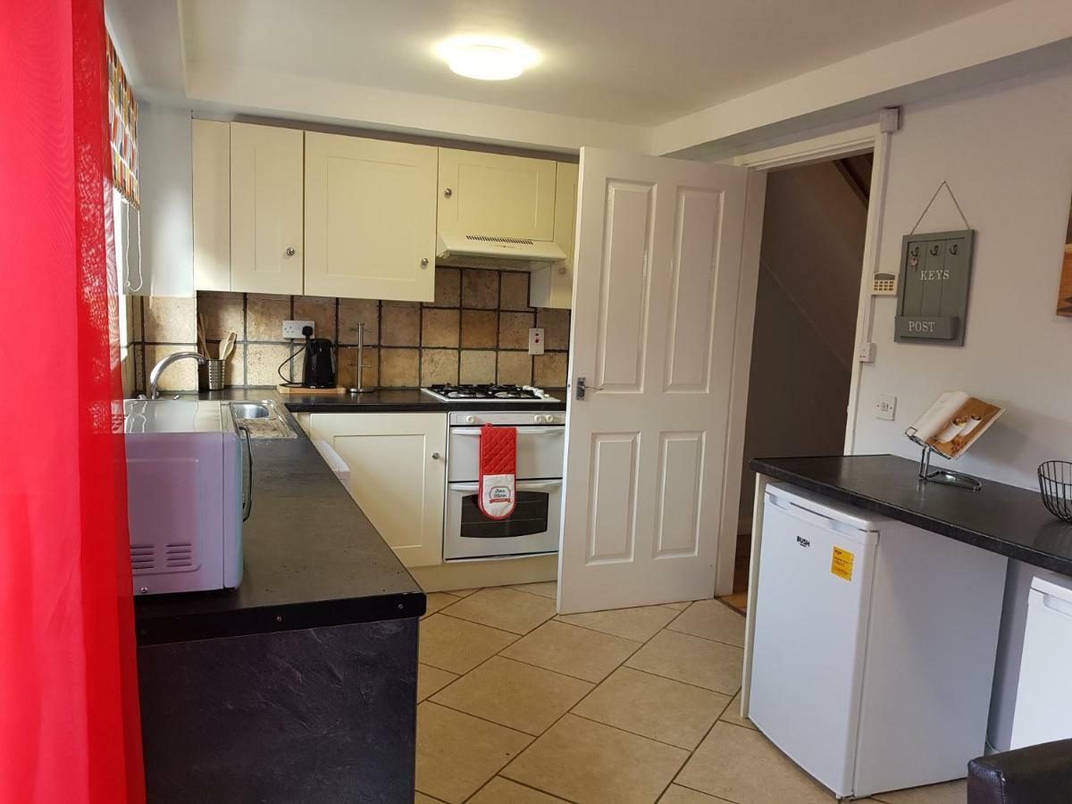 Penllech House - Huku Kwetu Notts - 3 Bedroom Spacious Lovely And Cosy With A Free Parking- Affordable And Suitable To Group Business Travellers 诺丁汉 外观 照片