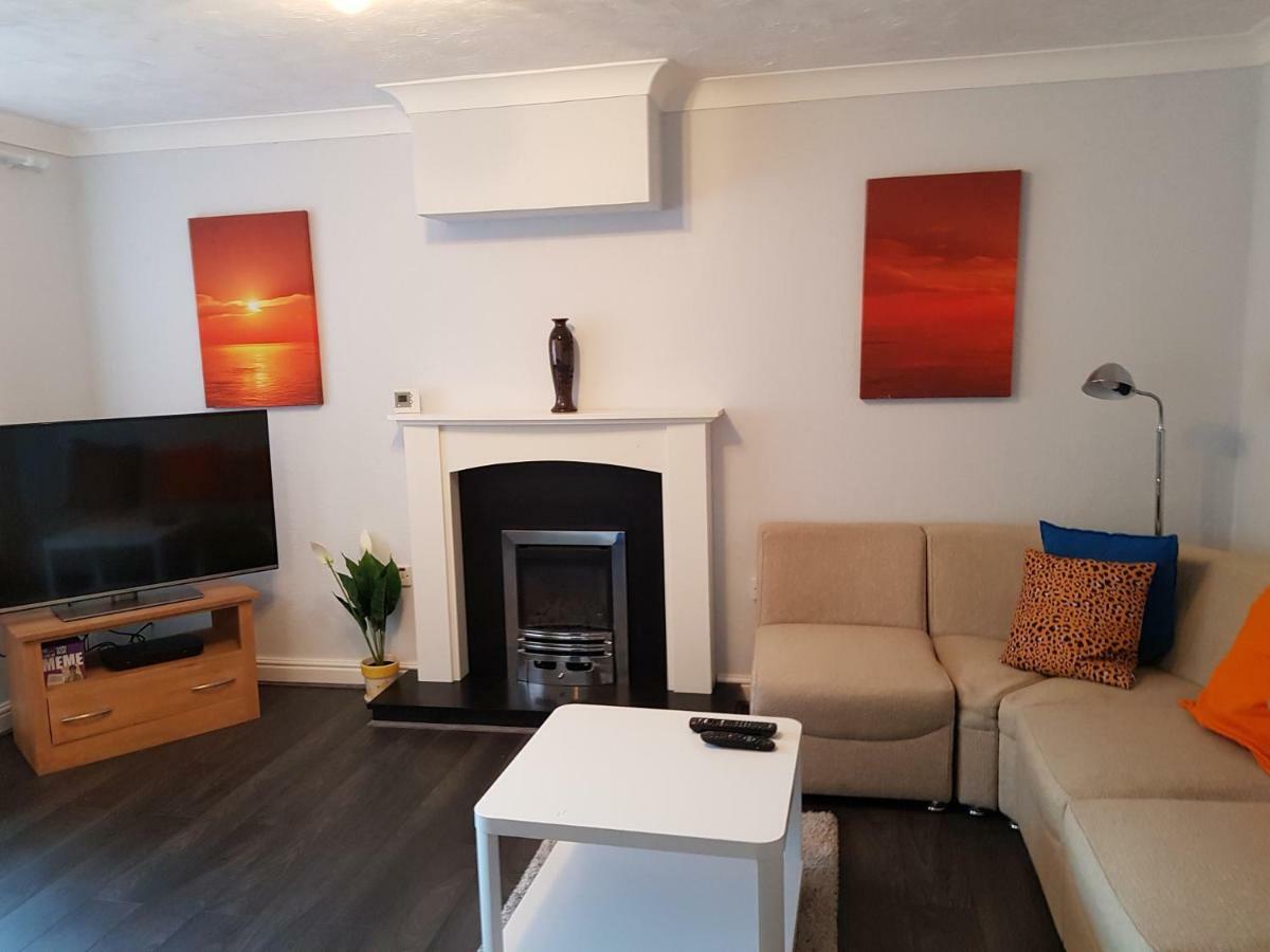 Penllech House - Huku Kwetu Notts - 3 Bedroom Spacious Lovely And Cosy With A Free Parking- Affordable And Suitable To Group Business Travellers 诺丁汉 外观 照片